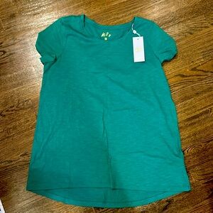 NEVER WORN! Hunter Green Etta t-shirt - Lilly Pulitzer - size Medium